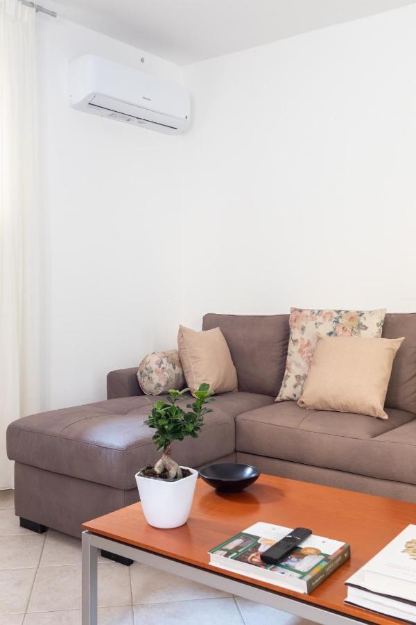 Spacious 3-Bedroom Apartment With Courtyard In Tempio Pausania - Perfect For Families Ngoại thất bức ảnh
