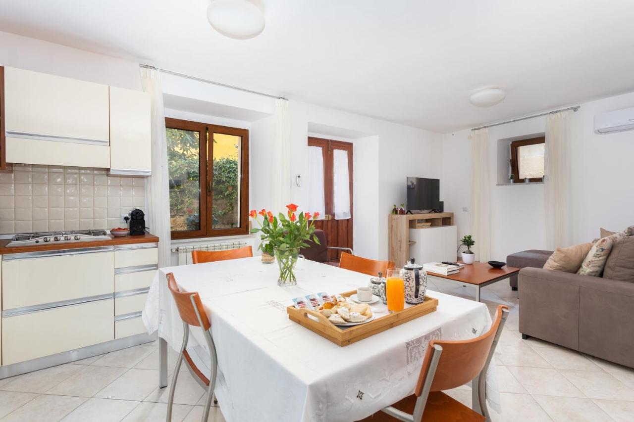 Spacious 3-Bedroom Apartment With Courtyard In Tempio Pausania - Perfect For Families Ngoại thất bức ảnh