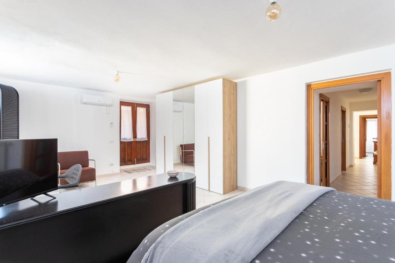 Spacious 3-Bedroom Apartment With Courtyard In Tempio Pausania - Perfect For Families Ngoại thất bức ảnh