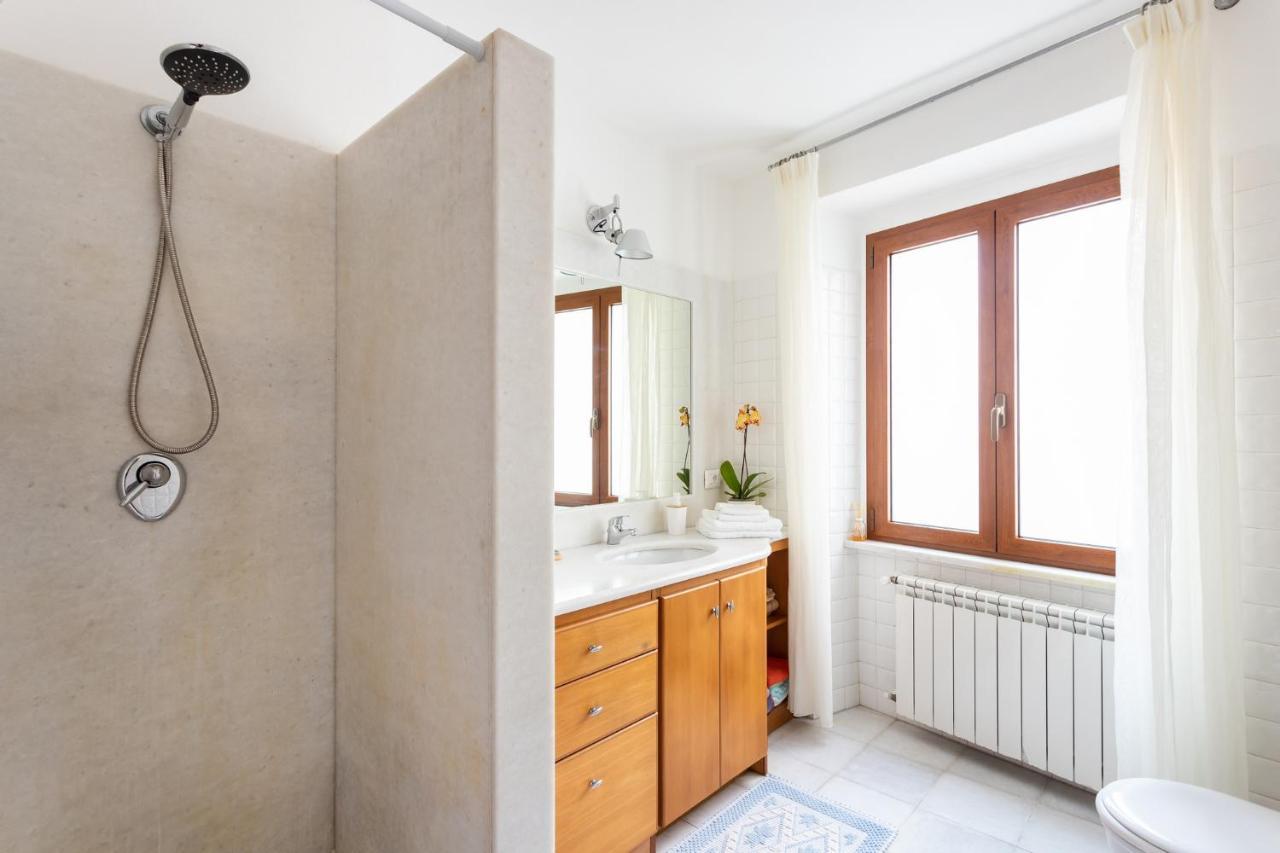 Spacious 3-Bedroom Apartment With Courtyard In Tempio Pausania - Perfect For Families Ngoại thất bức ảnh