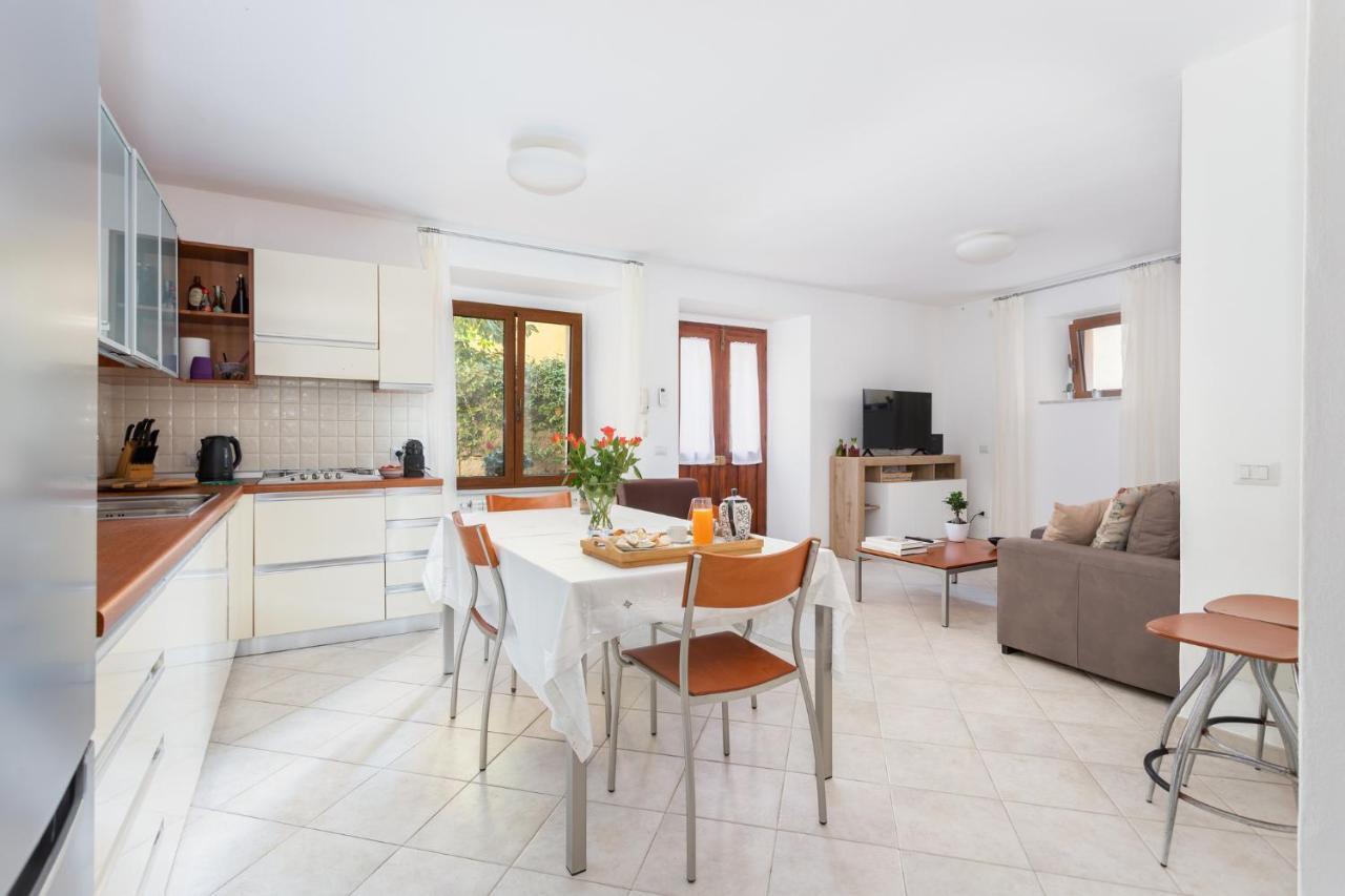 Spacious 3-Bedroom Apartment With Courtyard In Tempio Pausania - Perfect For Families Ngoại thất bức ảnh