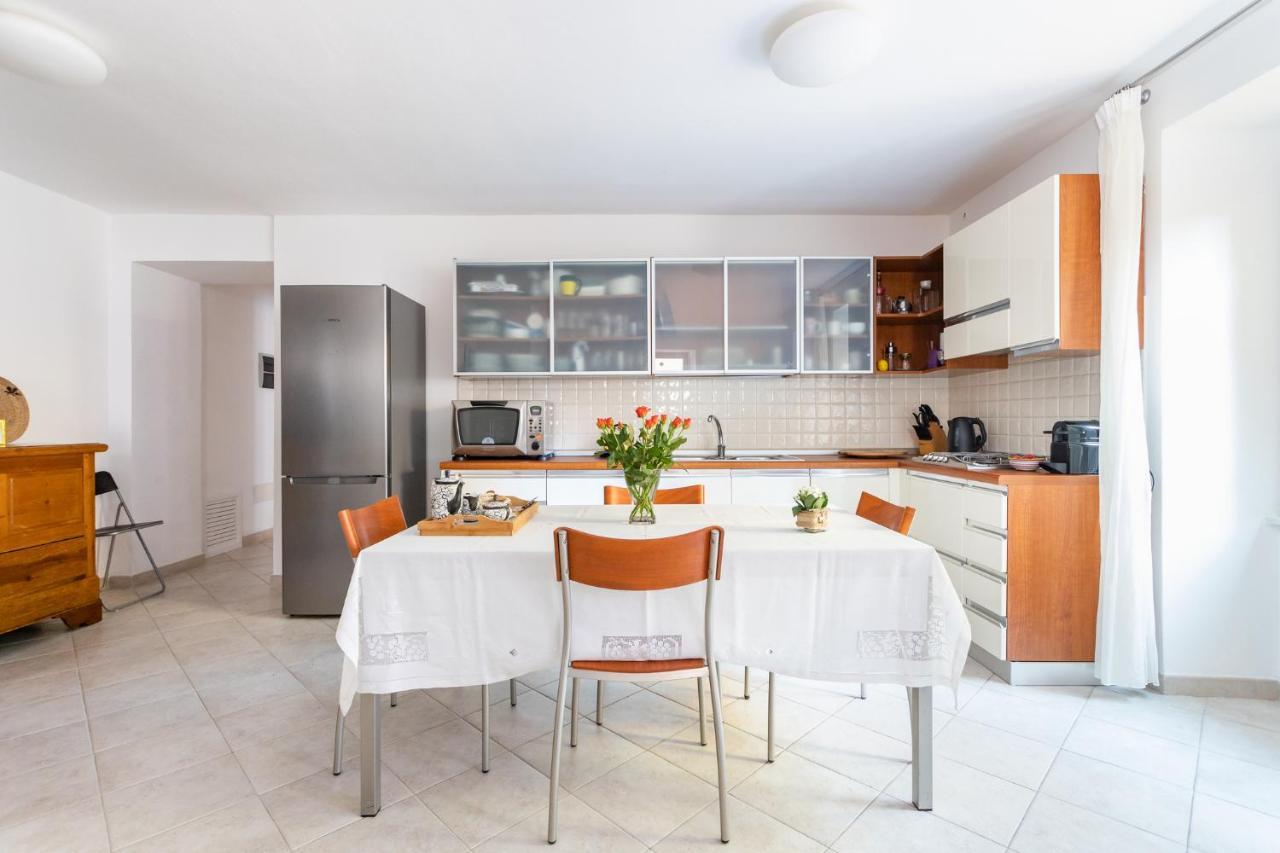 Spacious 3-Bedroom Apartment With Courtyard In Tempio Pausania - Perfect For Families Ngoại thất bức ảnh