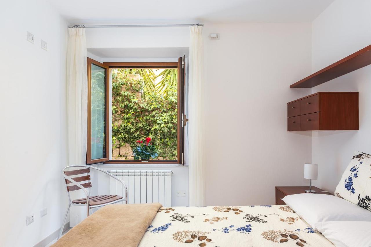 Spacious 3-Bedroom Apartment With Courtyard In Tempio Pausania - Perfect For Families Ngoại thất bức ảnh