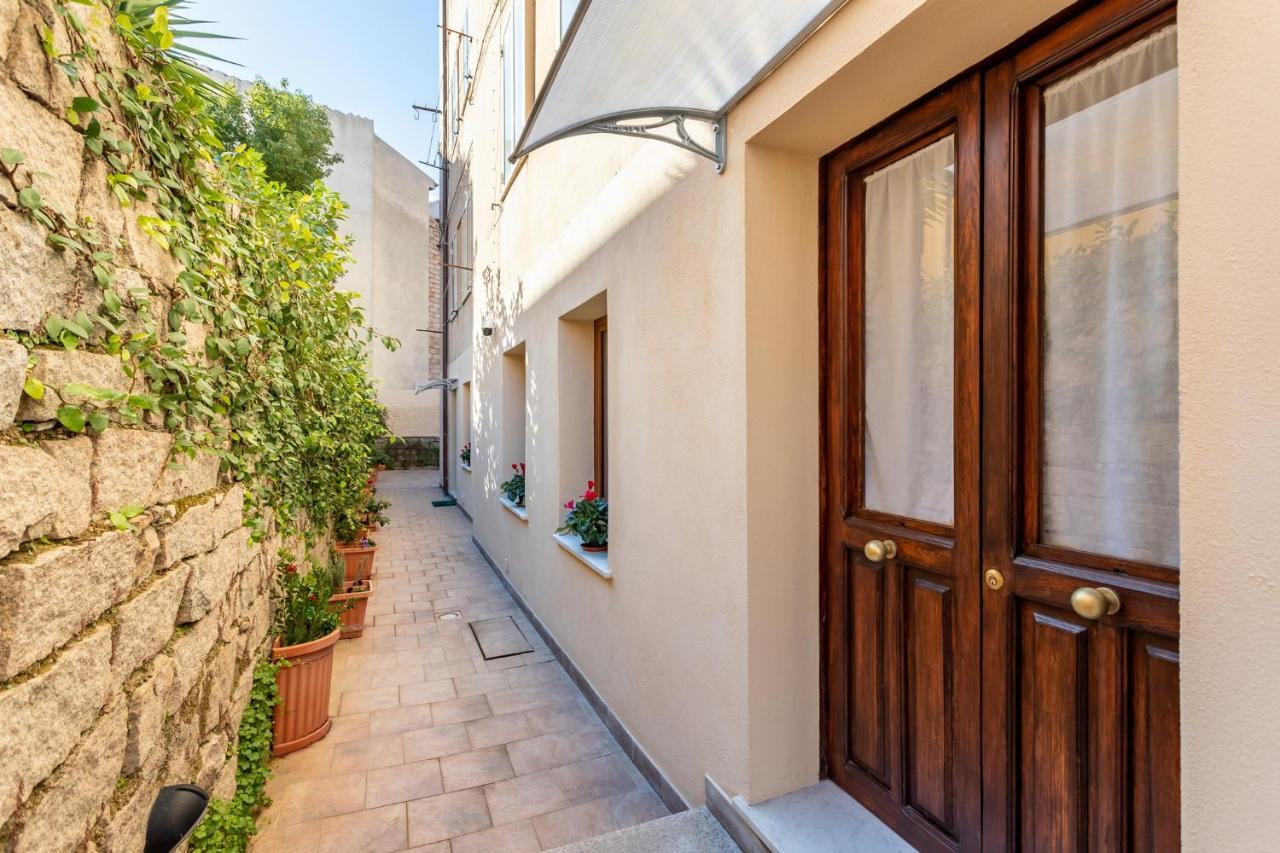 Spacious 3-Bedroom Apartment With Courtyard In Tempio Pausania - Perfect For Families Ngoại thất bức ảnh