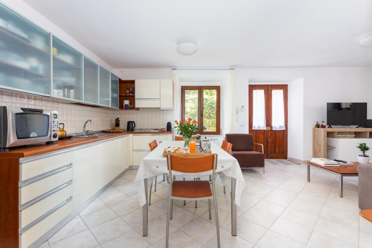 Spacious 3-Bedroom Apartment With Courtyard In Tempio Pausania - Perfect For Families Ngoại thất bức ảnh